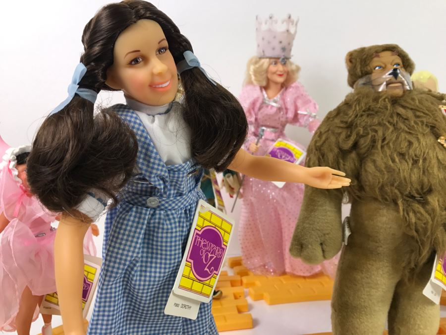 (9) Vintage The Wizard Of Oz Dolls With Tags Collection With Yellow Brick Road Stands [Photo 3]