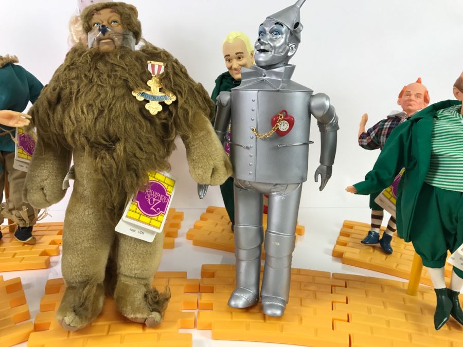 (9) Vintage The Wizard Of Oz Dolls With Tags Collection With Yellow Brick Road Stands [Photo 12]