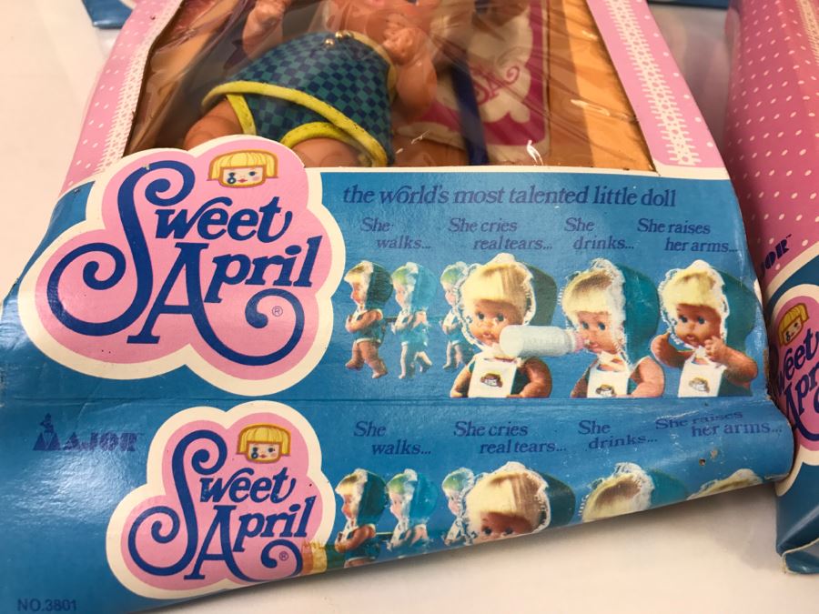 Vintage The Wizard Of Oz Dolls With Tags Collection With Yellow Brick Road Stands [Photo 3]