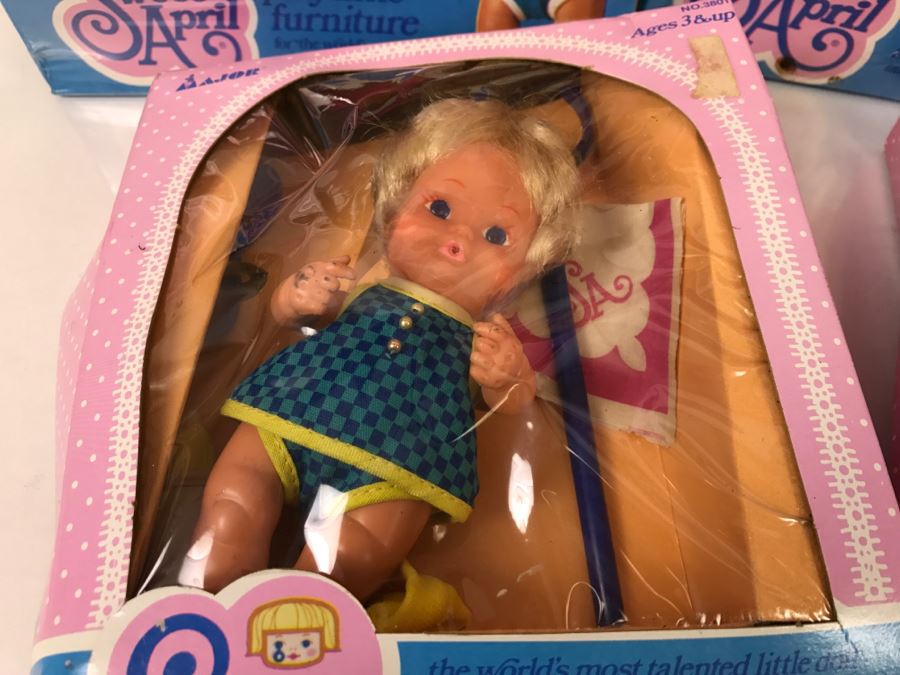 Vintage The Wizard Of Oz Dolls With Tags Collection With Yellow Brick Road Stands [Photo 4]