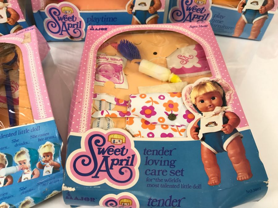 Vintage The Wizard Of Oz Dolls With Tags Collection With Yellow Brick Road Stands [Photo 6]