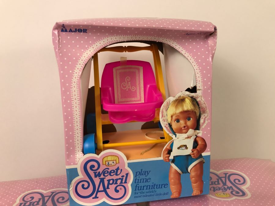 Vintage The Wizard Of Oz Dolls With Tags Collection With Yellow Brick Road Stands [Photo 10]