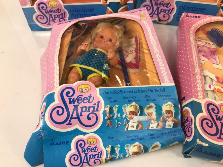 Vintage The Wizard Of Oz Dolls With Tags Collection With Yellow Brick Road Stands [Photo 2]