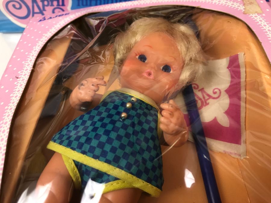 Vintage The Wizard Of Oz Dolls With Tags Collection With Yellow Brick Road Stands [Photo 5]