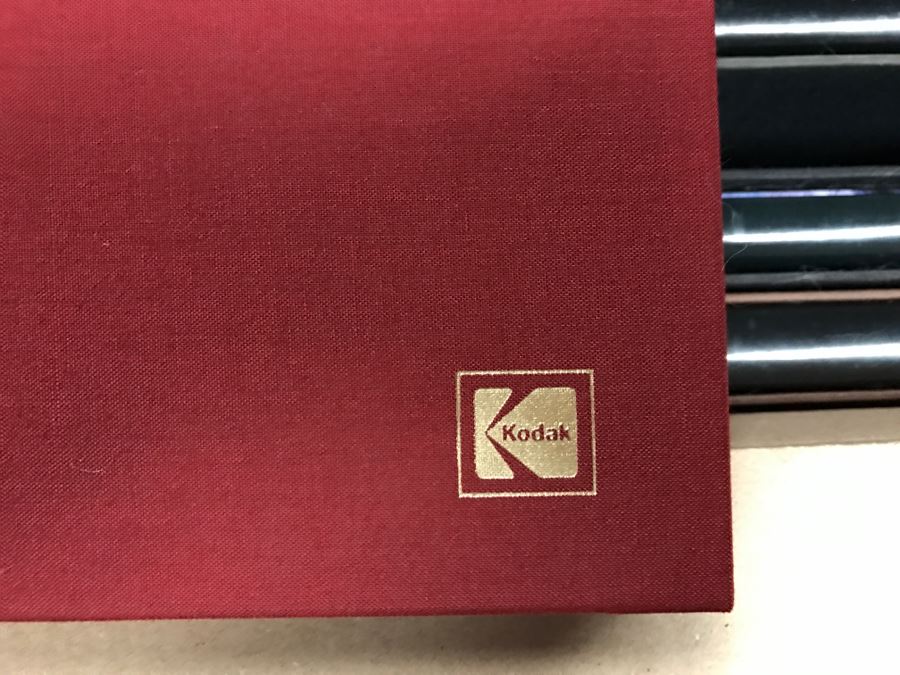 (13) Collection Of First Edition Kodak Collins Publishers A Day In The Life Of: California, Hollywood, Japan, Hawaii And More Books And (3) The Beautiful Cookbooks: America, Mexico And Italy [Photo 15]