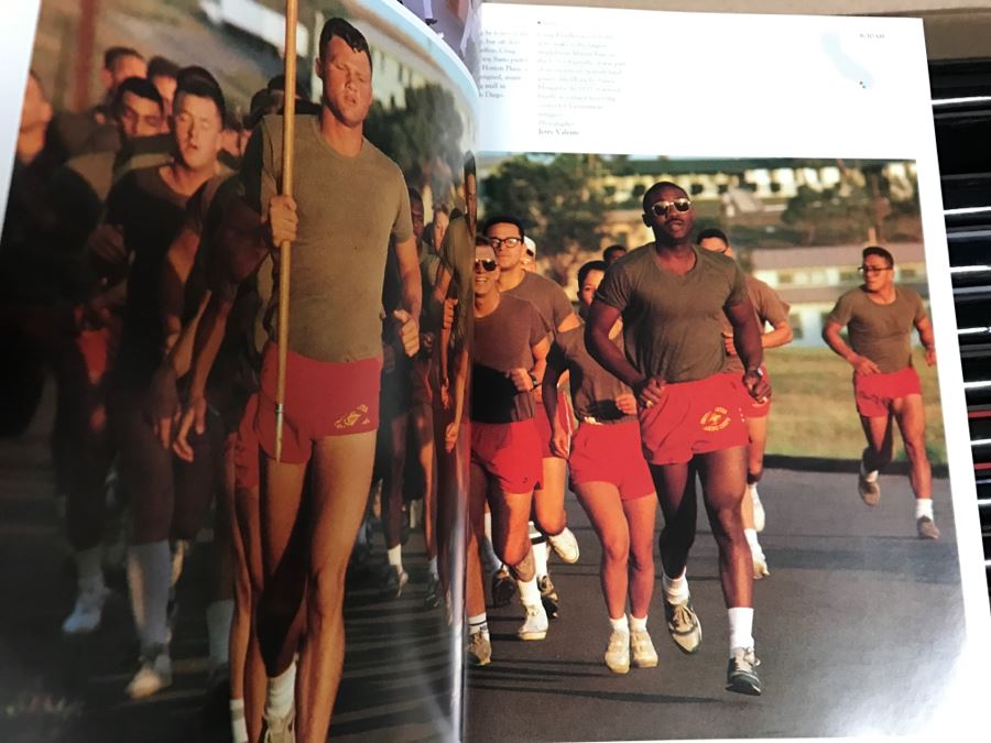 (13) Collection Of First Edition Kodak Collins Publishers A Day In The Life Of: California, Hollywood, Japan, Hawaii And More Books And (3) The Beautiful Cookbooks: America, Mexico And Italy [Photo 7]