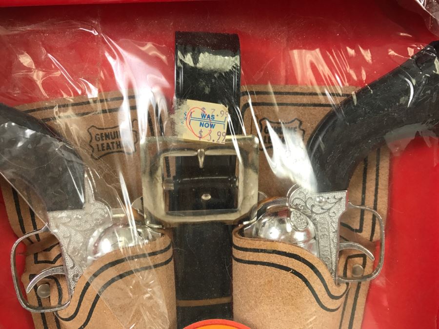 American West Double Holster Set With Die Cast Metal Pistols Genuine Leather In Original Damaged Box [Photo 3]