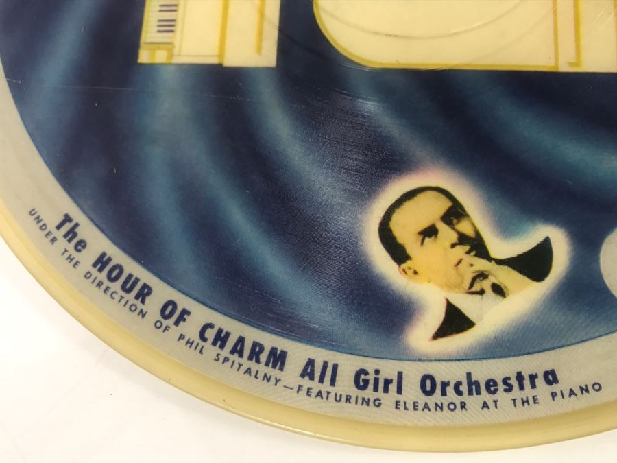 Vogue The Picture Record R725 Rhapsody In Blue And Alice Blue Gown [Photo 4]