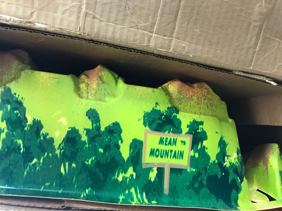 Vintage 1970 Hot Wheels Rumblers Mean Mountain Not Complete Missing Bikes And Men Damaged Box [Photo 15]