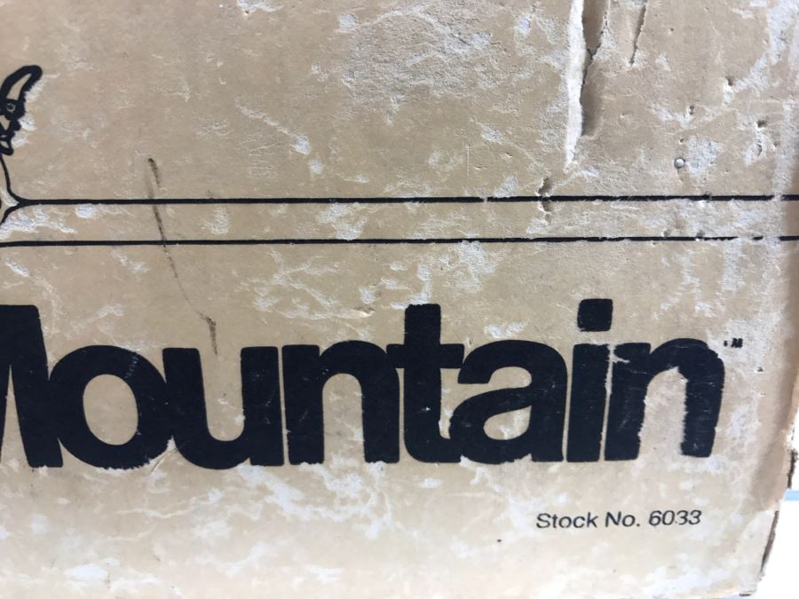 Vintage 1970 Hot Wheels Rumblers Mean Mountain Not Complete Missing Bikes And Men Damaged Box [Photo 9]