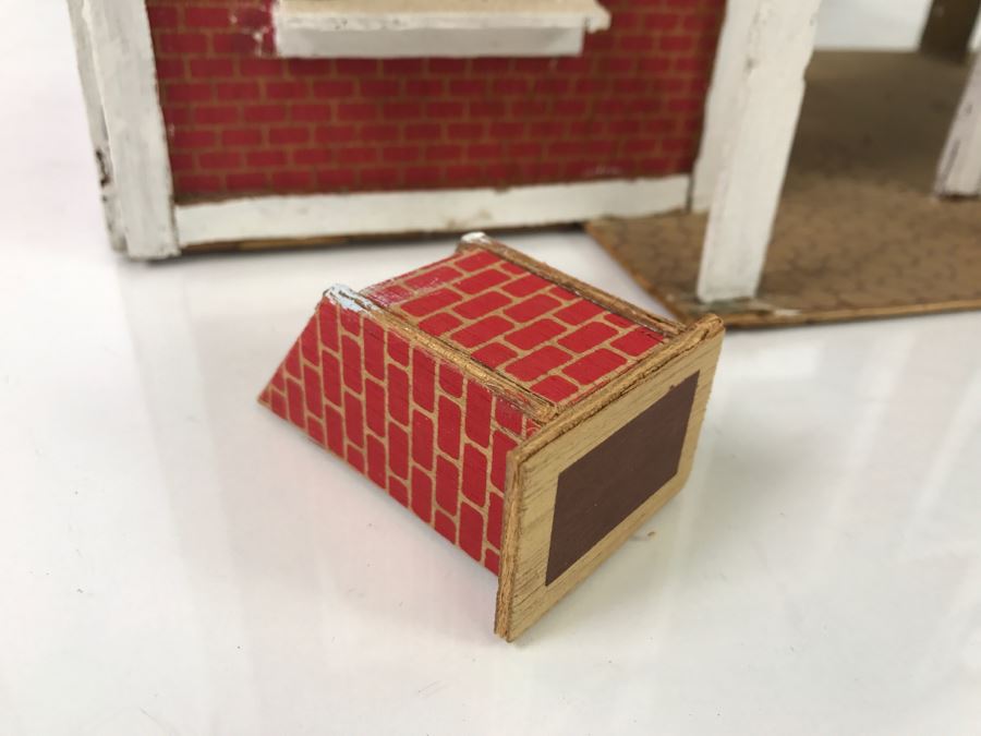 Vintage Wooden Doll House - Needs Some Work [Photo 3]
