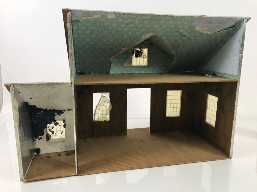 Vintage Wooden Doll House - Needs Some Work [Photo 11]
