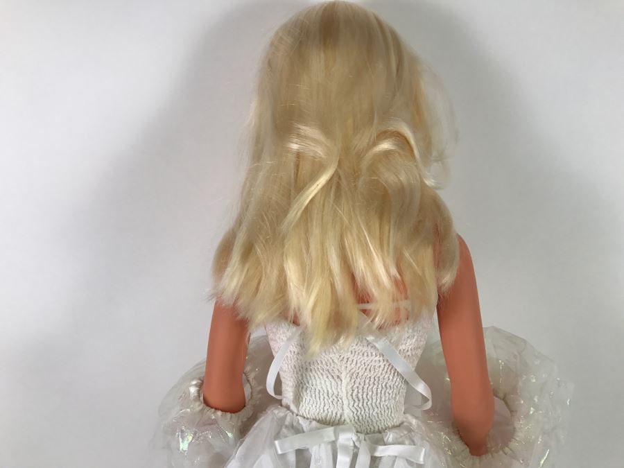 1992 Mattel Giant Barbie Doll Huge 36' Barbie Bride Doll [Photo 9]