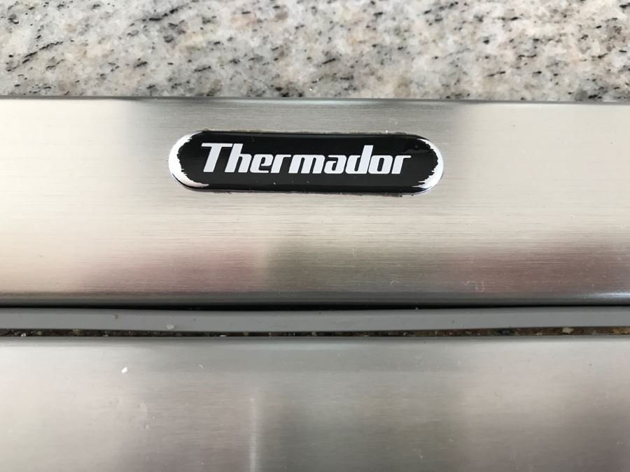 Thermador Stainless Steel Gas Cooktop with 5 Burners [Photo 3]