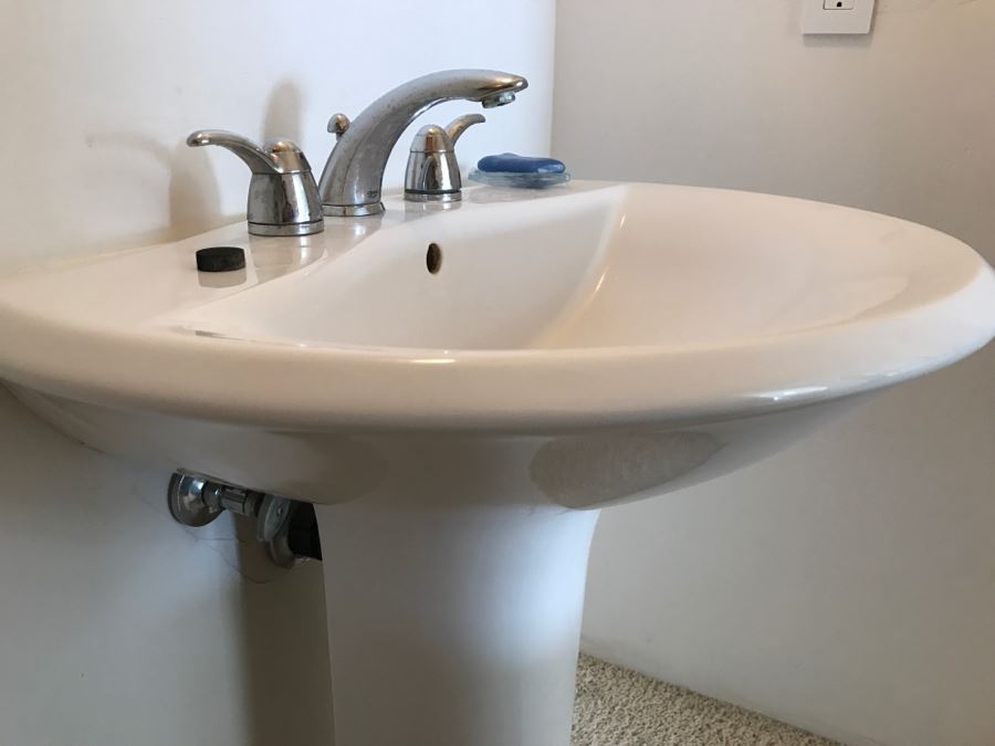 Porcelain Pedestal Sink With GROHE Stainless Steel Fixtures [Photo 6]