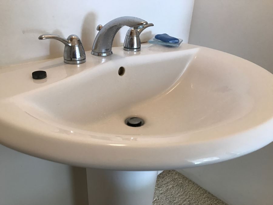 Porcelain Pedestal Sink With GROHE Stainless Steel Fixtures [Photo 5]