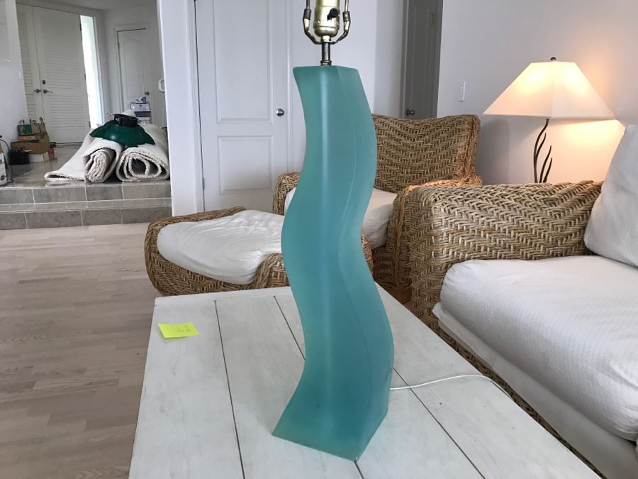 Light Blue Modernist Beachy Table Lamp [Photo 4]