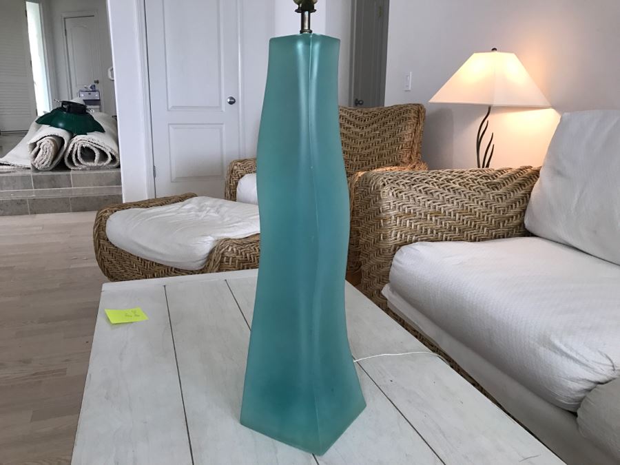 Light Blue Modernist Beachy Table Lamp [Photo 5]