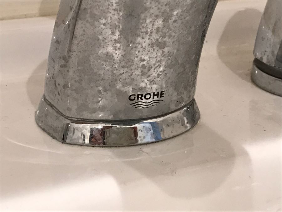 Porcelain Pedestal Sink With GROHE Stainless Steel Fixtures [Photo 5]