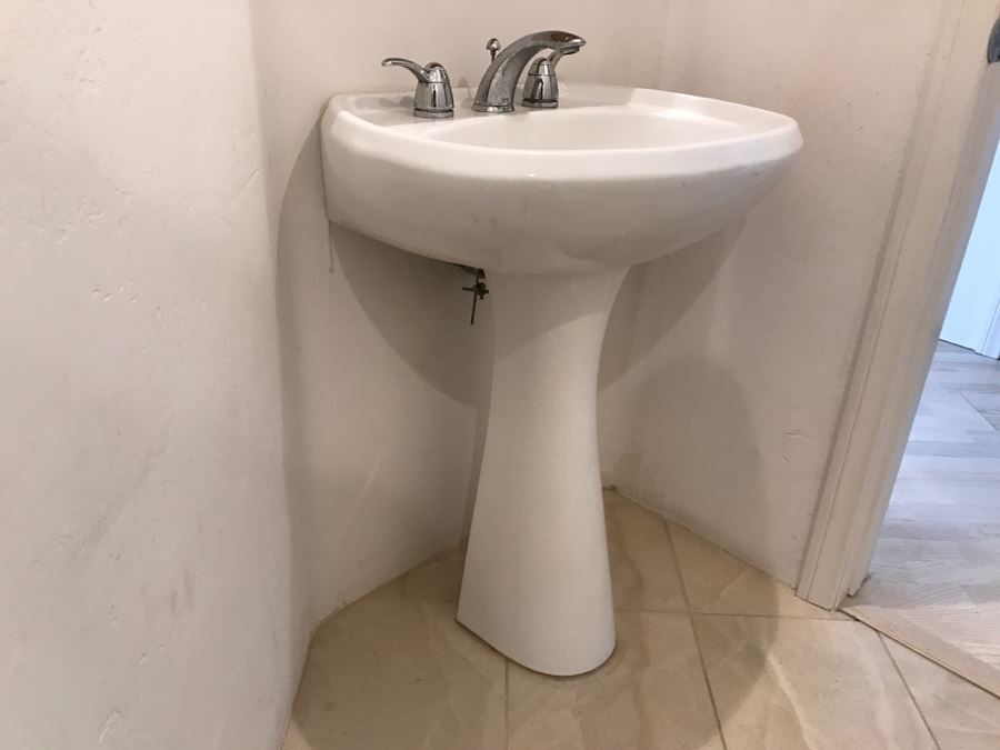 Porcelain Pedestal Sink With GROHE Stainless Steel Fixtures [Photo 3]