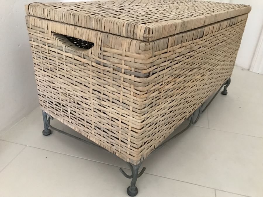 Wicker Chest With Metal Base [Photo 5]