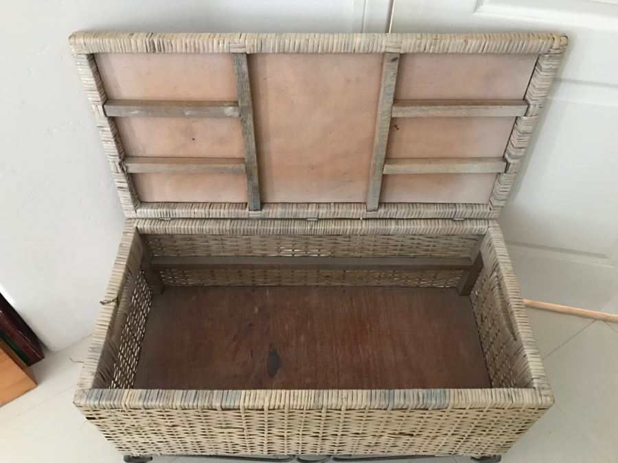 Wicker Chest With Metal Base [Photo 4]