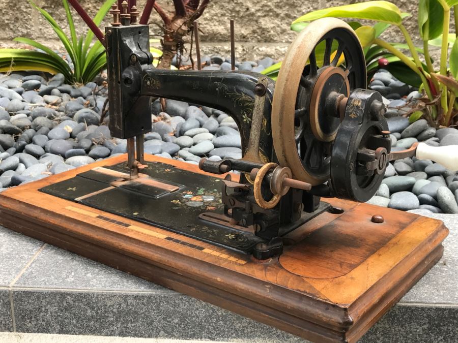 Antique Dietrich Vesta German Treadle Sewing Machine With 