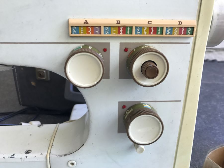 Vintage Metal Body VIKING Husqvarna Sweden Model 6030 With Case And Accessories [Photo 7]