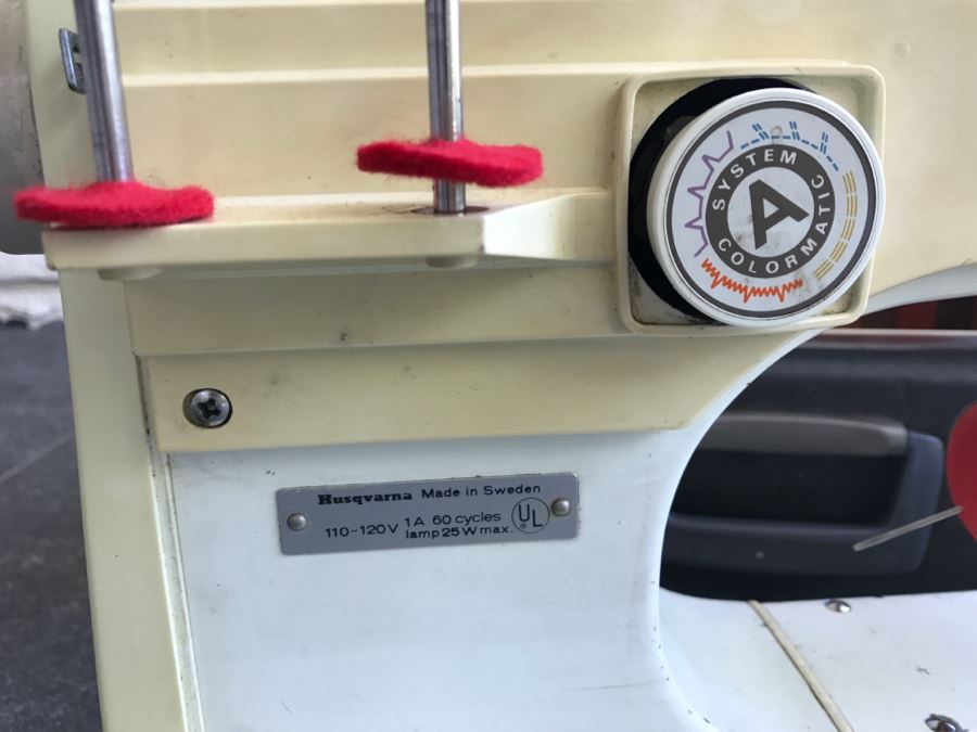 Vintage Metal Body VIKING Husqvarna Sweden Model 6030 With Case And Accessories [Photo 14]