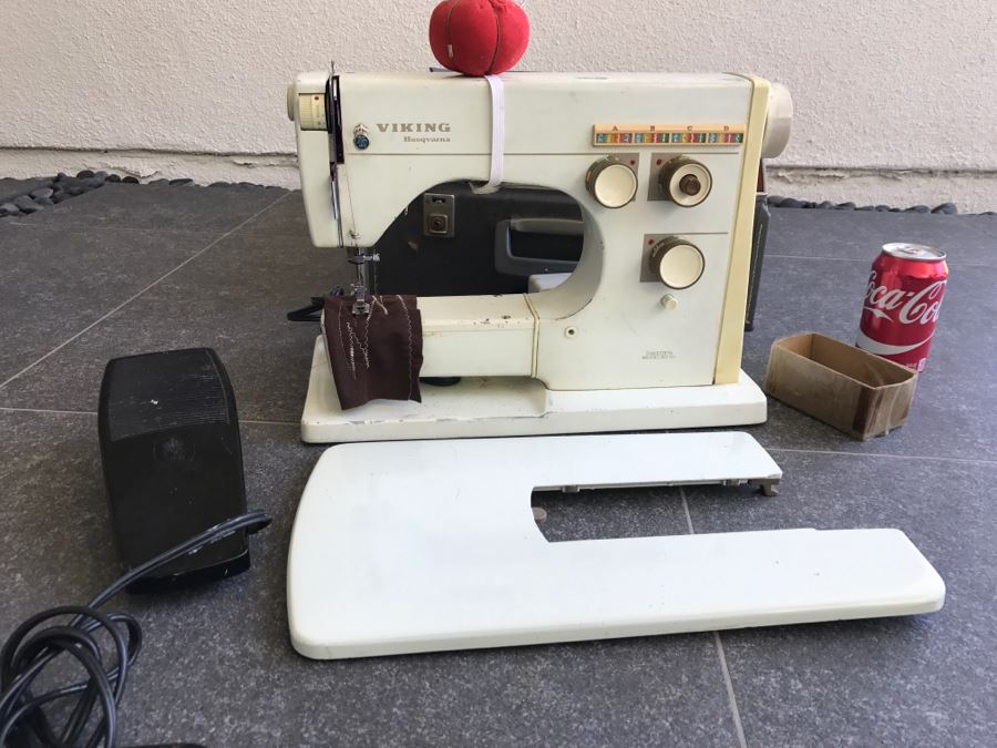 Vintage Metal Body VIKING Husqvarna Sweden Model 6030 With Case And Accessories [Photo 4]