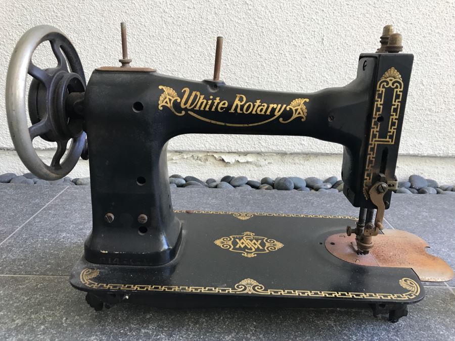 Vintage White Rotary Sewing Machine FR 3414596 [Photo 2]