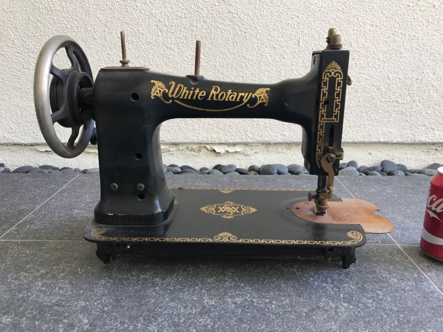 Vintage White Rotary Sewing Machine FR 3414596