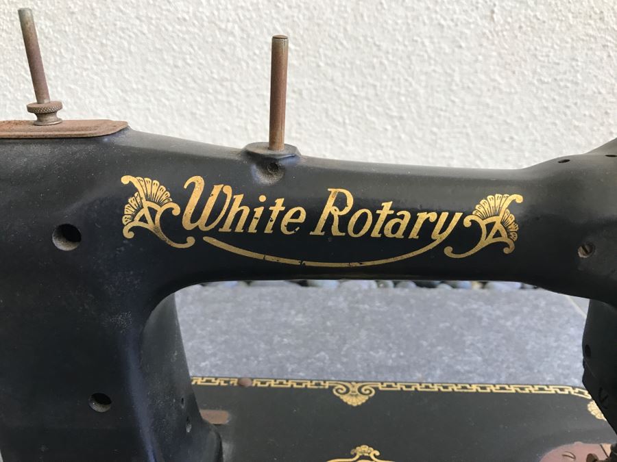 Vintage White Rotary Sewing Machine FR 3414596 [Photo 3]