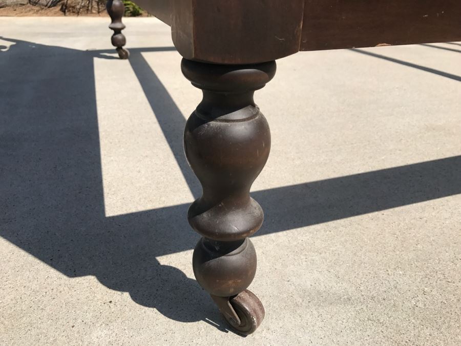Antique Mahogany Four Poster Bed On Casters With Turned Wood Posts And Pineapples On Tops - Full Size Bed [Photo 10]