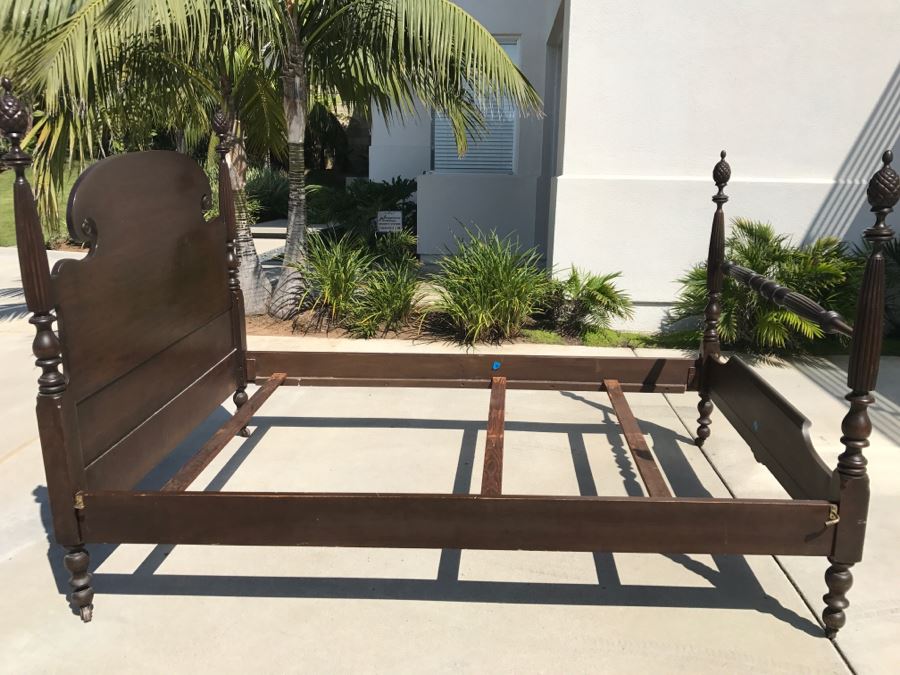 Antique Mahogany Four Poster Bed On Casters With Turned Wood Posts And Pineapples On Tops - Full Size Bed [Photo 9]