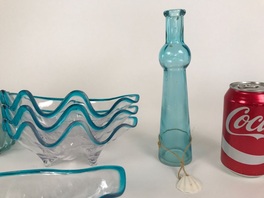 Light Blue Glass Bottle, Light Blue Bowl, 4 Plastic Half Clam Shell Bowls [Photo 5]