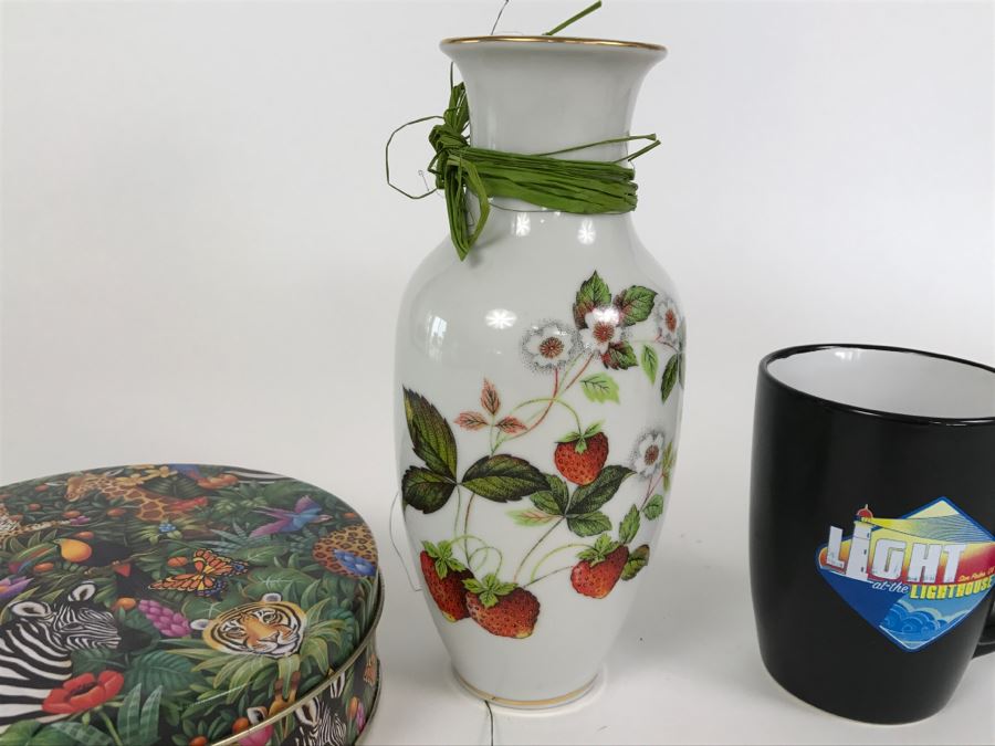 Cole & Mason England Salt & Pepper Shakers, Pair Of Coffe Cups, Tin And Japanese Vase [Photo 8]