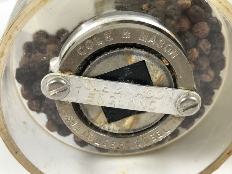 Cole & Mason England Salt & Pepper Shakers, Pair Of Coffe Cups, Tin And Japanese Vase [Photo 4]