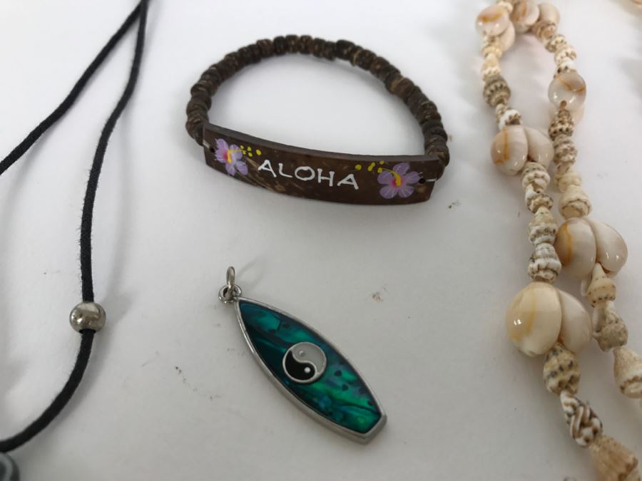 Hawaiian Jewerly Lot [Photo 2]