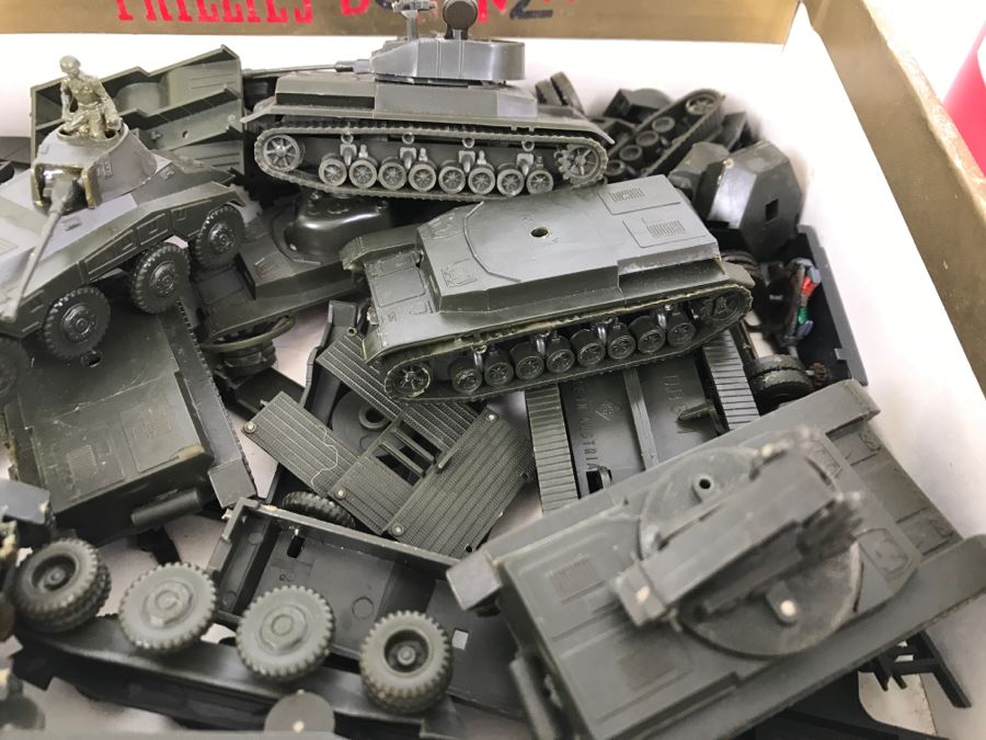 Old Cigar Box Filled With Various Roco Minitanks Plastic Military Vehicles, Tanks, Etc. DBGM Made In Austria [Photo 6]