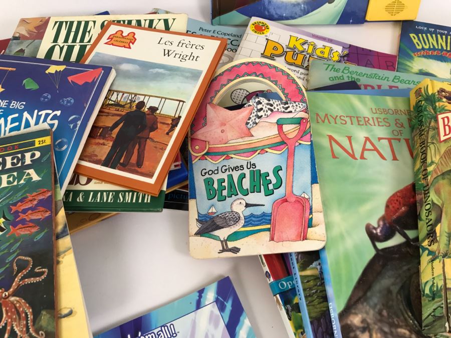 Assorted Children's Books: Star Wars, Clifford, Sealed Fun With Architecture, [Photo 9]