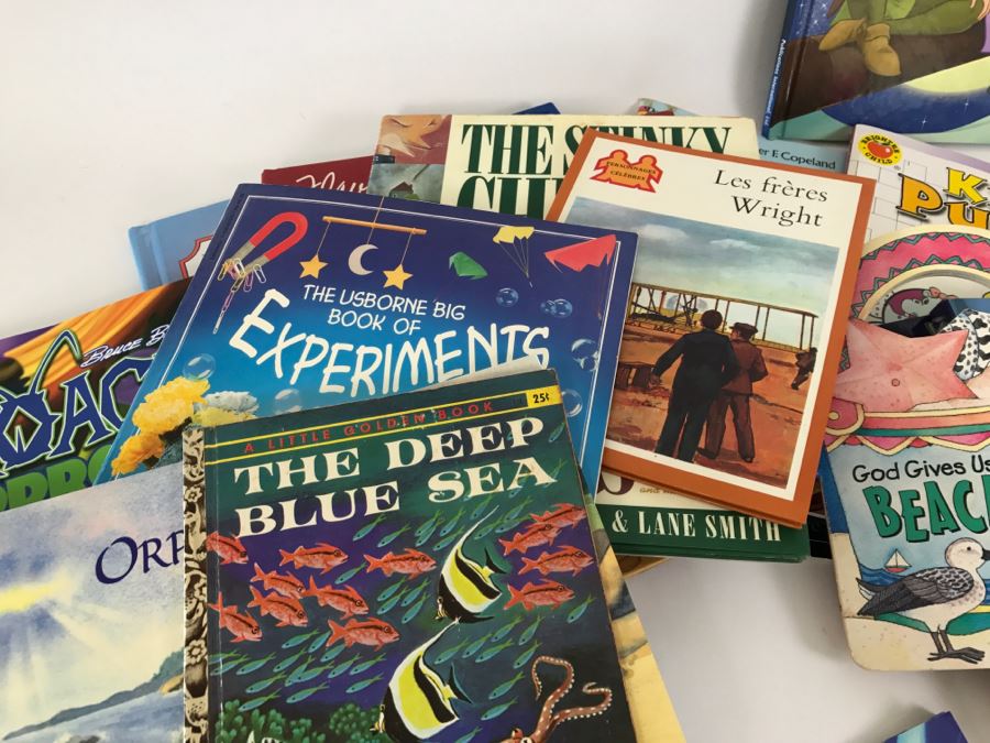 Assorted Children's Books: Star Wars, Clifford, Sealed Fun With Architecture, [Photo 11]