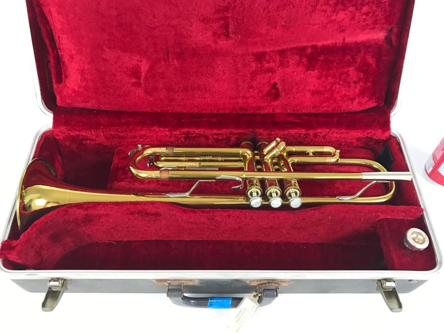 BUNDY H. & A. Selmer Brass Professional Trumpet Designed By Vincent Bach With Case Brass Instrument [Photo 1]