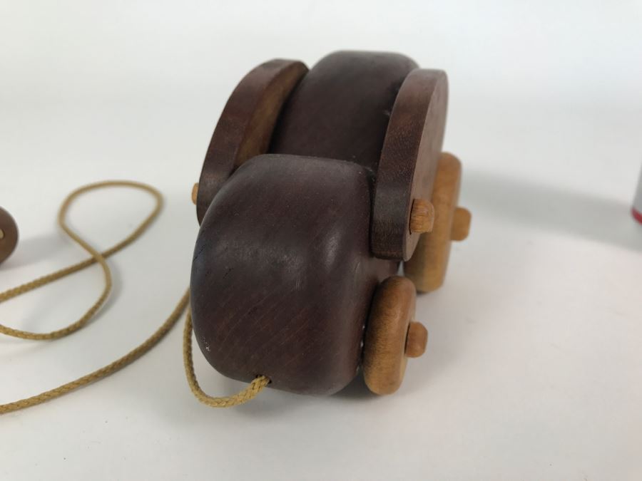 Hand Made Wooden Rabbit Pull Toy [Photo 3]