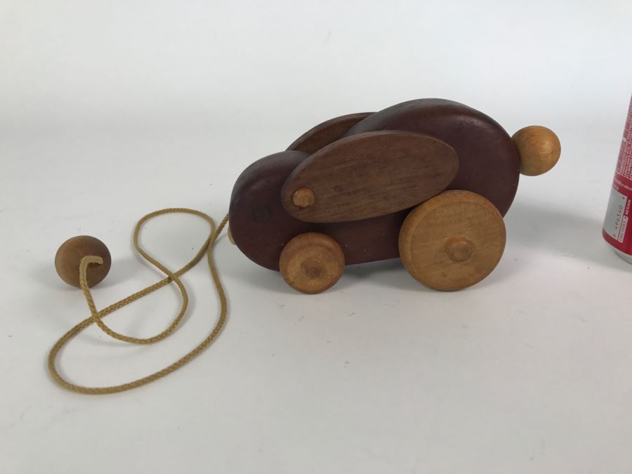 Hand Made Wooden Rabbit Pull Toy [Photo 1]