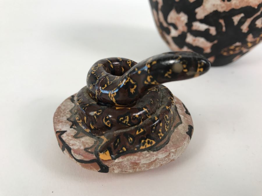 Hermannsburg Potters Hand Crafted And Painted Art Pottery By Aranda People From Central Australia Featuring Snake On Lid By Kay Tucker [Photo 10]