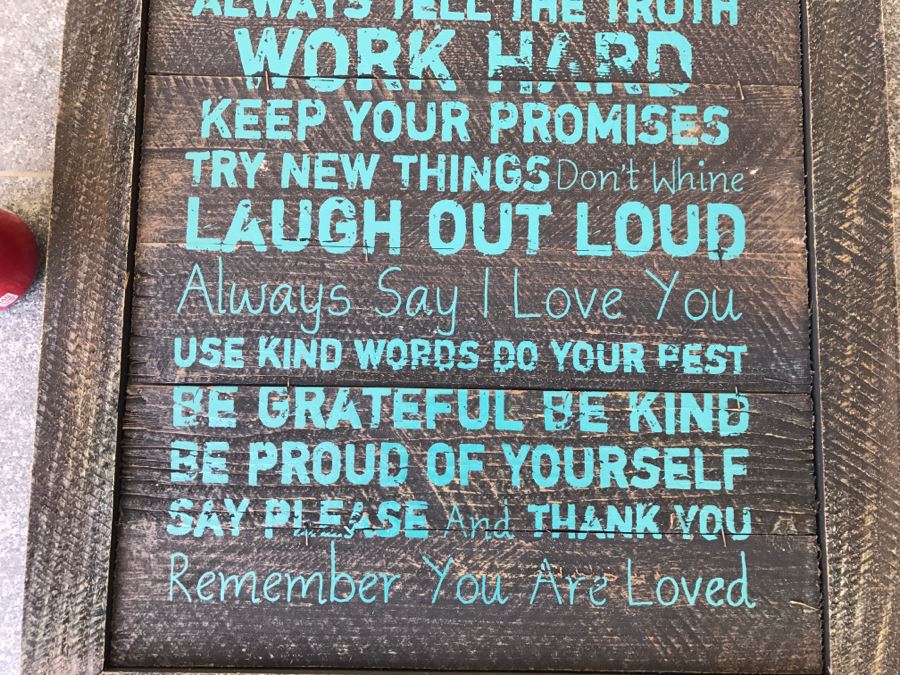 Painted Board With 'Family Rules' [Photo 3]