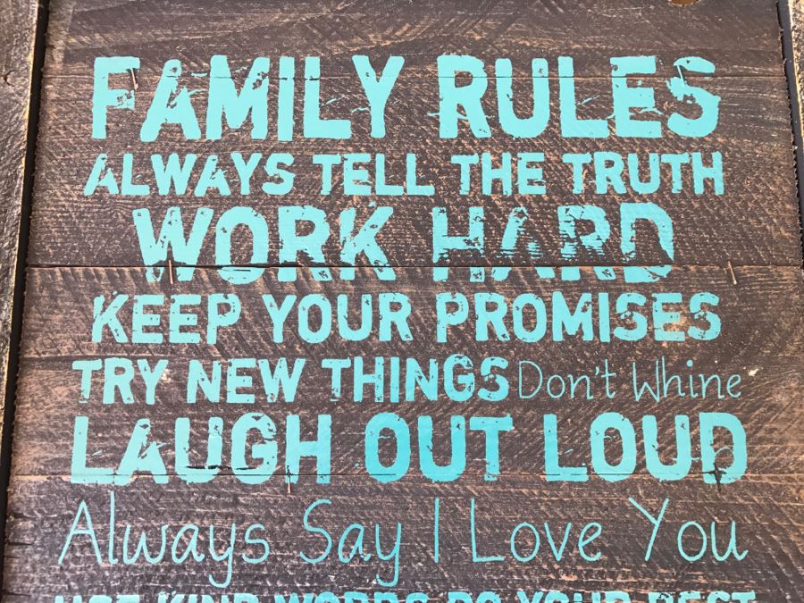 Painted Board With 'Family Rules' [Photo 4]