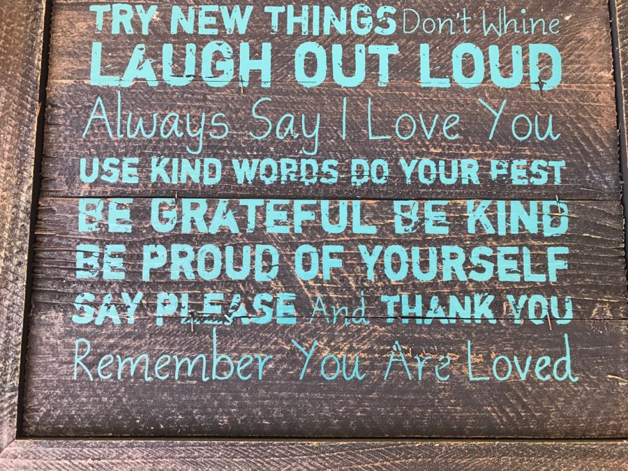 Painted Board With 'Family Rules' [Photo 5]