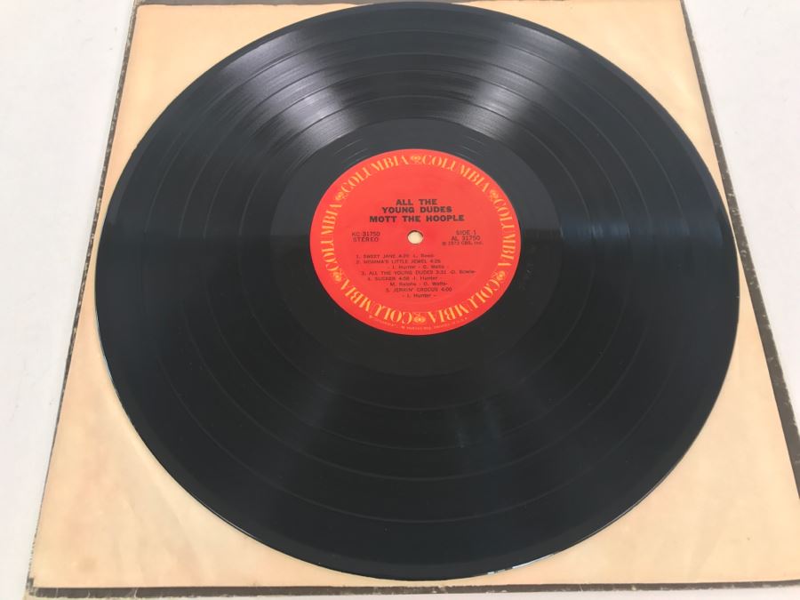 Mott The Hoople - All The Young Dudes - Vinyl Record Album - Columbia WKC 31750 [Photo 4]
